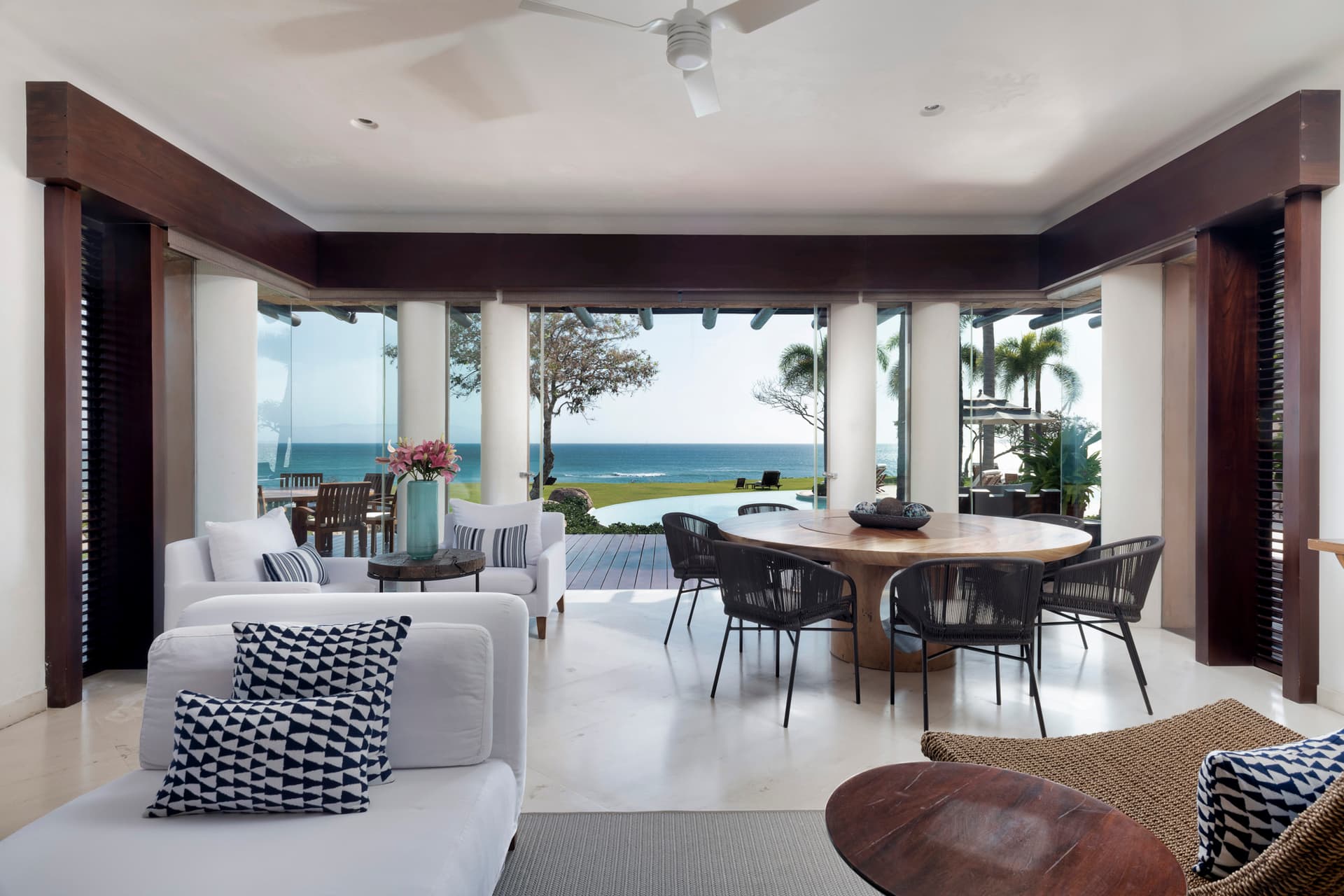 CTS00084-FamilyRoom