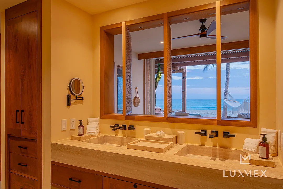 PRIMARY-BATHROOM-DSC03786