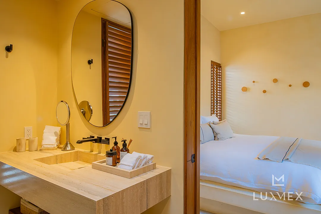 BATHROOM-2-DSC03618