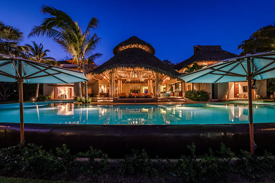 Casa Akama
