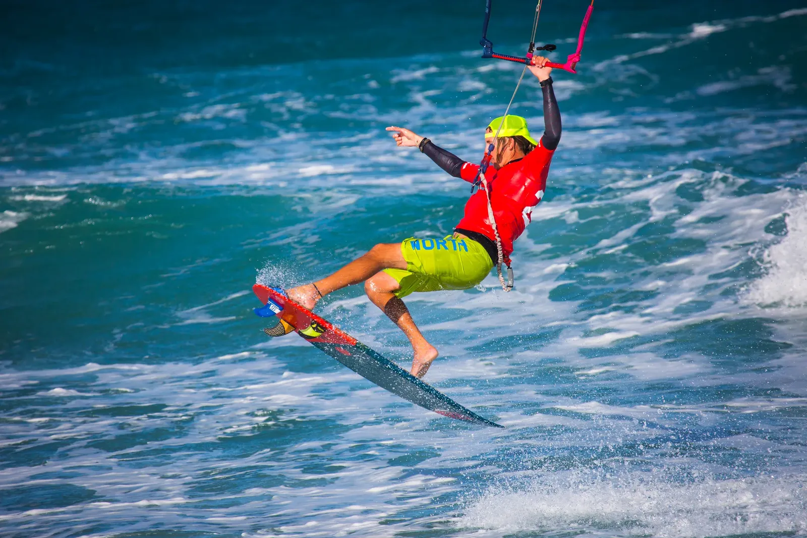 Kiteboarder carving warm turquoise water, the Los Barriles conditions