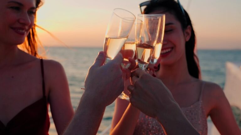 Friends toasting to a Los Cabos spring break